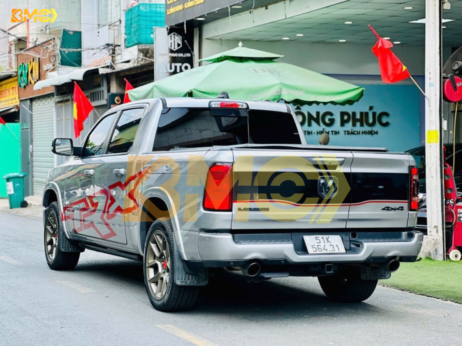 Xe RAM 1500 Laramie Night Edition 5.7L 4x4 AT 2022 - 2 Tỷ 999 Triệu